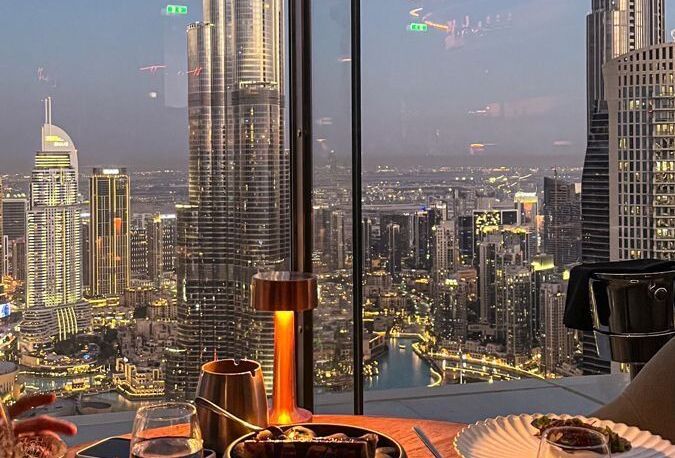 Vista internacional em ambiente executivo